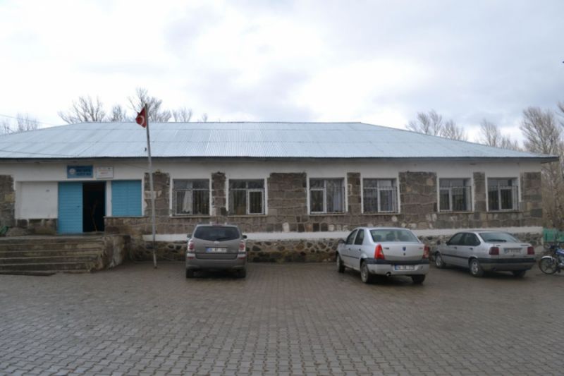 Karşıyaka İlkokulu 
