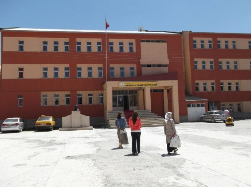 Ağrı Anadolu İmam-Hatip Lisesi 