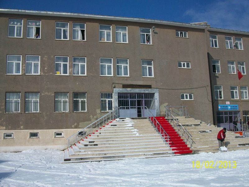 15 Nisan Ortaokulu 