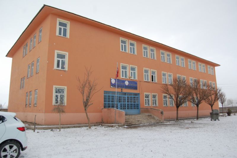 Vali Yusuf Yavaşcan Ortaokulu 