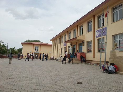 Yukarı Göçmez Ortaokulu 