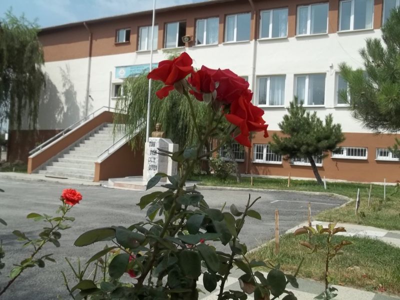 Şehit Polis Muzaffer Öztaş İlkokulu 