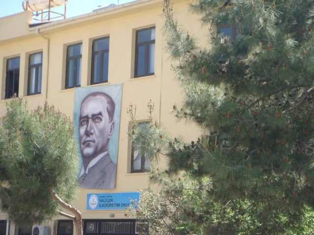 Valiler İlkokulu 