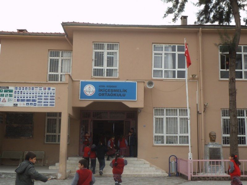 Kuşadası İkiçeşmelik Ortaokulu 