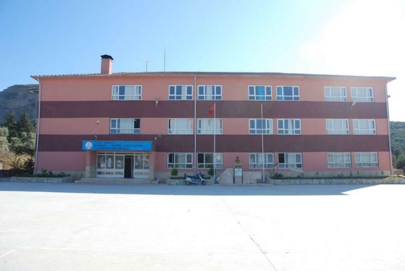 Pakize Kamil Çağlayan Ortaokulu 