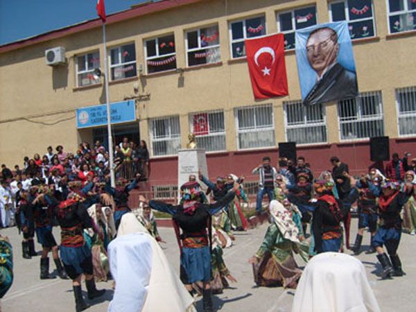 100.yıl Atatürk Ortaokulu 