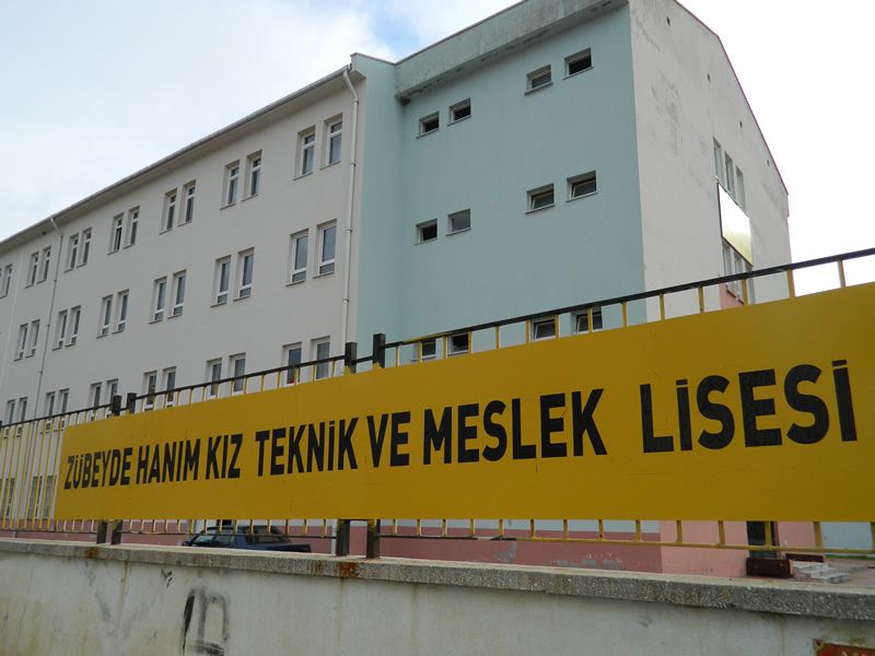 Ayvalık Zübeyde Hanım Mesleki Ve Teknik Anadolu Lisesi 