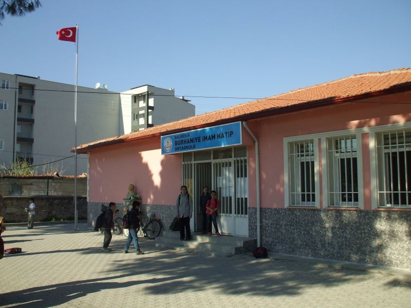 Burhaniye İmam Hatip Ortaokulu 