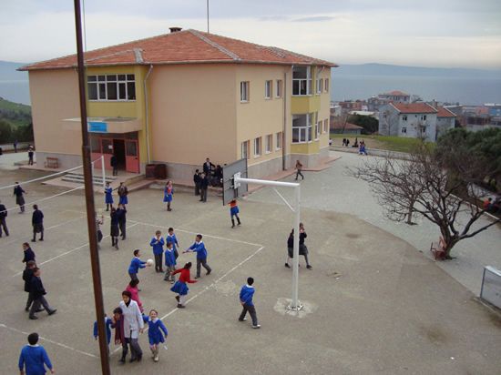 Karşıyaka İlkokulu 