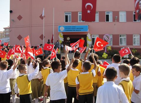 Eczacı İzzet Akçiçek İlkokulu 