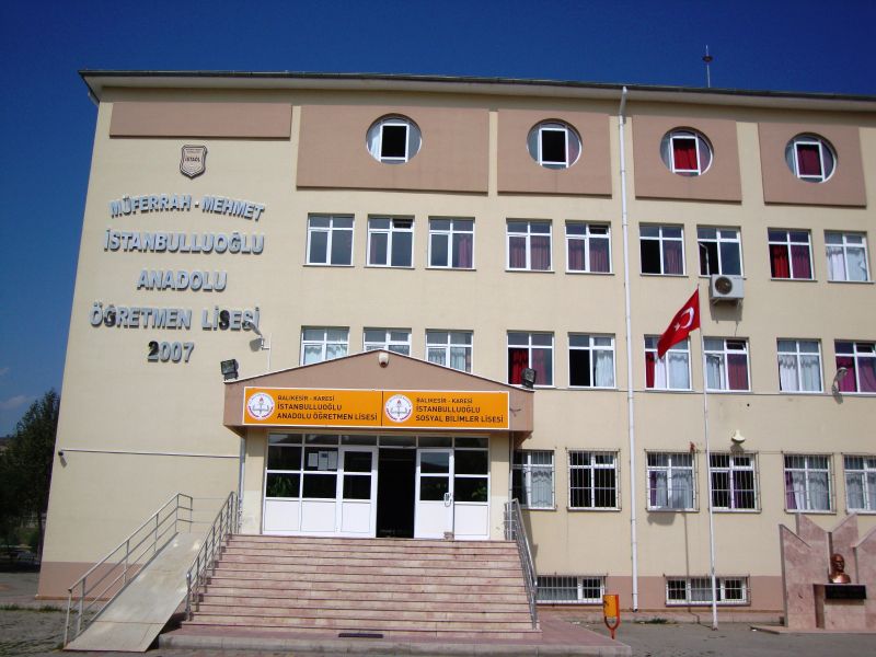 İstanbulluoğlu Sosyal Bilimler Lisesi 