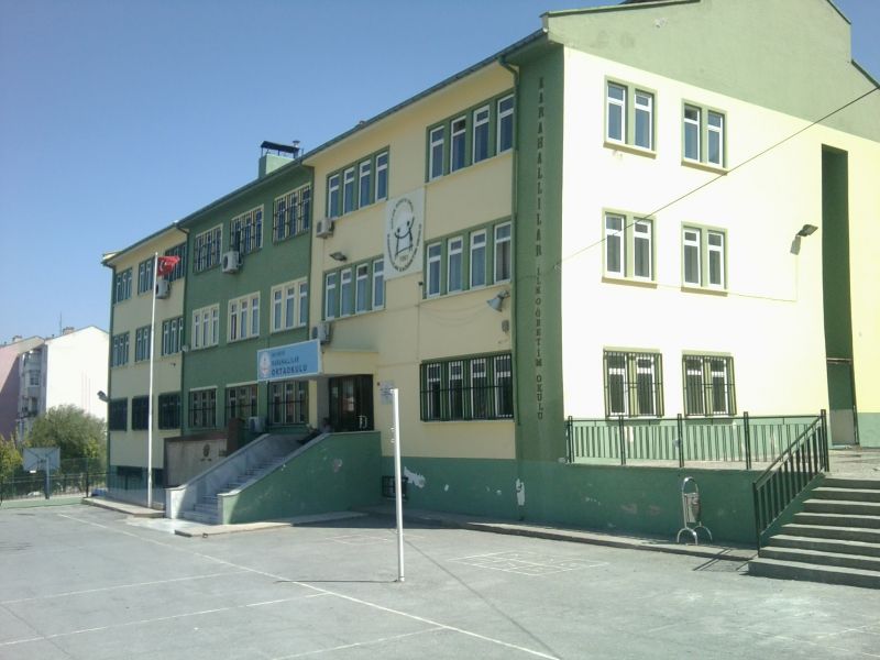 Karahallılar Ortaokulu 