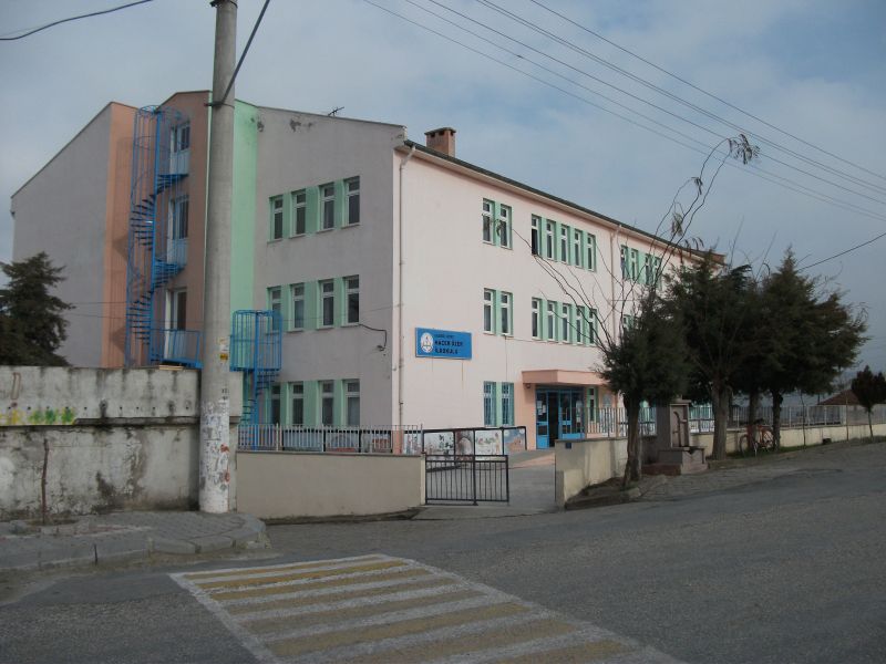 Hacer Özer İlkokulu 