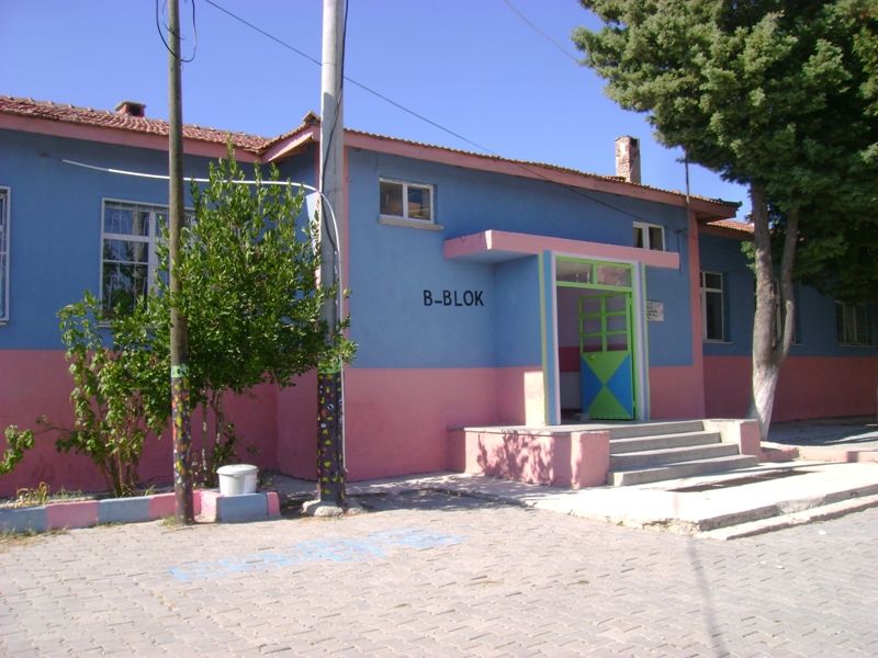 Karacalar Mustafa Kangal Ortaokulu 