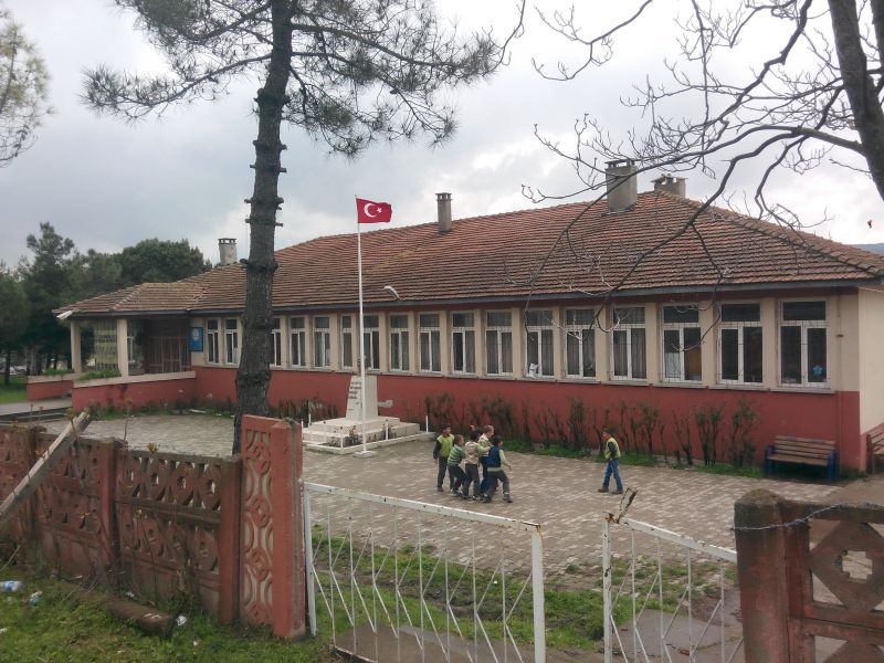 Demirkapı Şeref Eğinlioğlu İlkokulu 