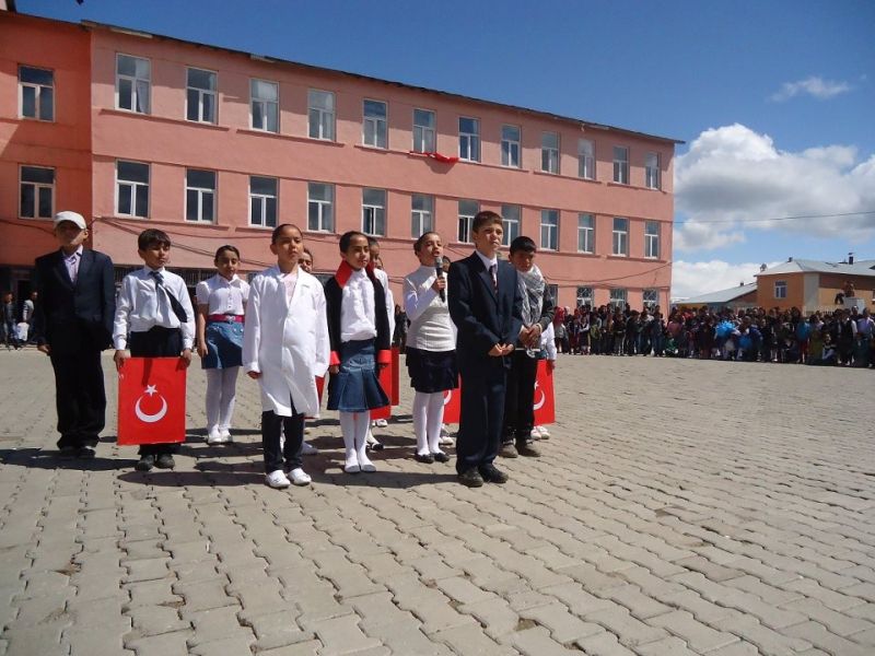 Öğretmen Hüseyin Hüsnü Tekışık Ortaokulu 