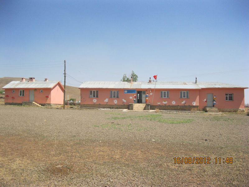 Kırık Yürekli İlkokulu 