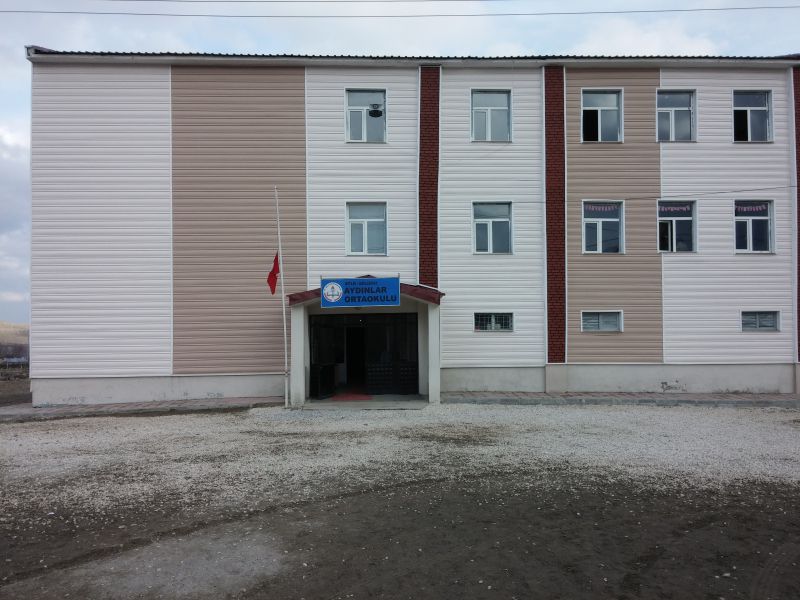 Aydınlar Ortaokulu 