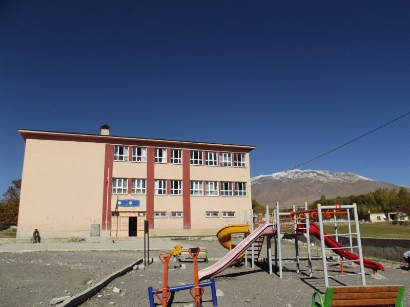 Yukarı Süphan Ortaokulu 