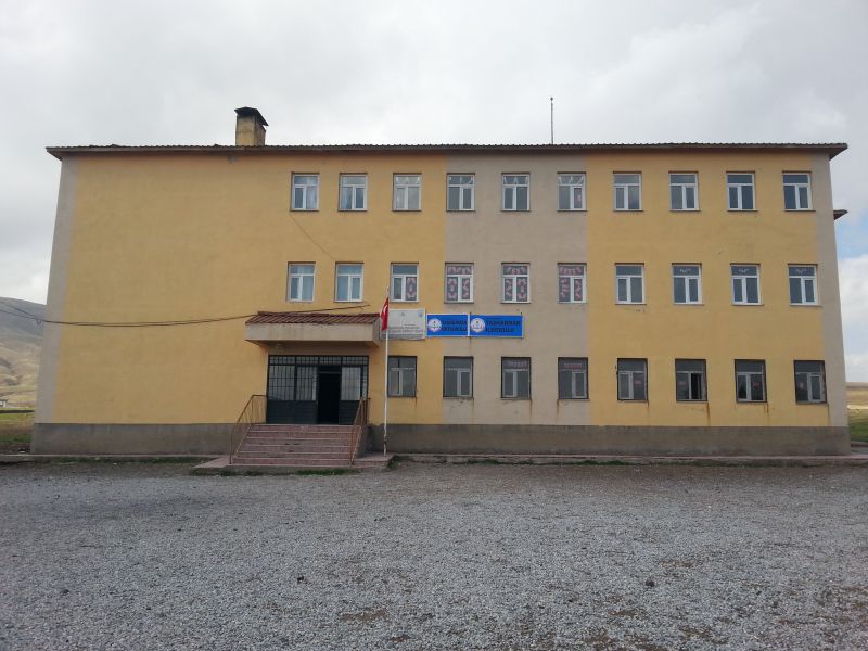 Taşharman Ortaokulu 