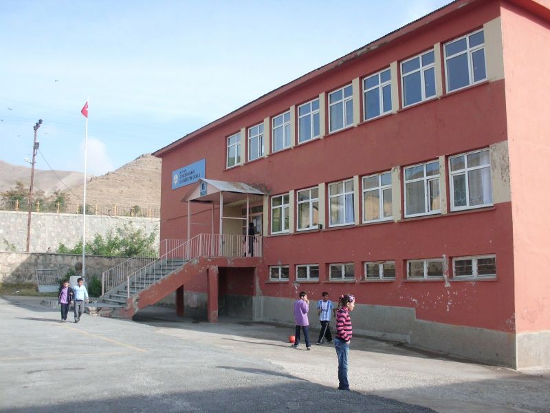 Zübeyde Hanım İlkokulu 