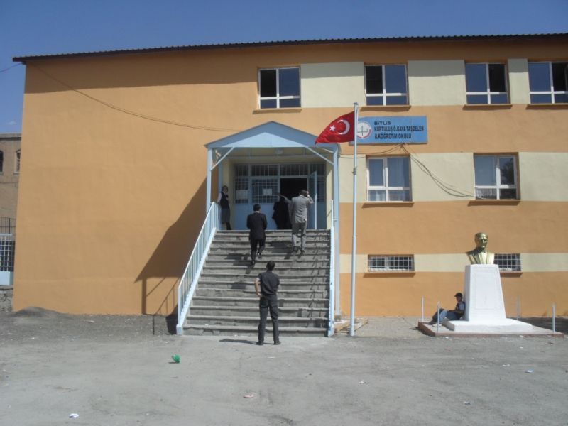 Kurtuluş Özgür Kaya Taşdelen Ortaokulu 