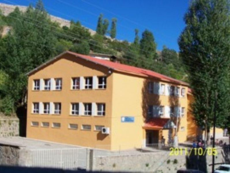 İdris-İ Bitlis Ortaokulu 