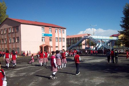 Karşıyaka İlkokulu 