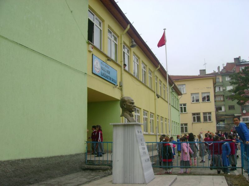 Halil Nom İlkokulu 