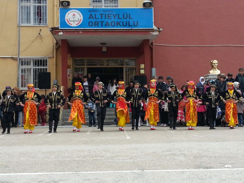 Altıeylül Ortaokulu 