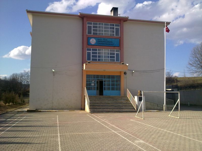 Eskikaracakaya İlkokulu 