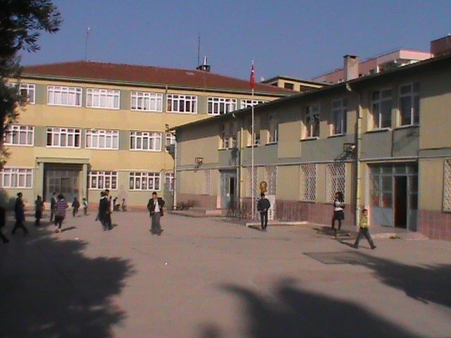 Şehit Yüzbaşı Atilla Savaş Acarca Ortaokulu 