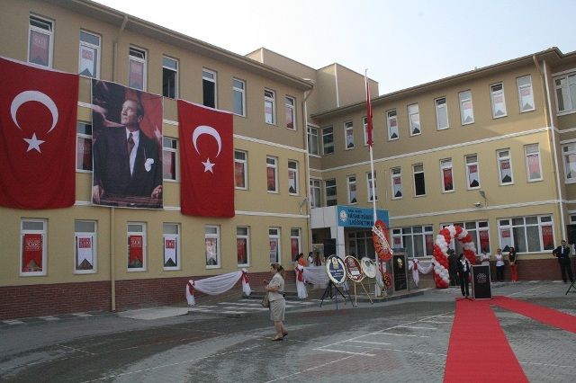 Hüsnü Züber İlkokulu 