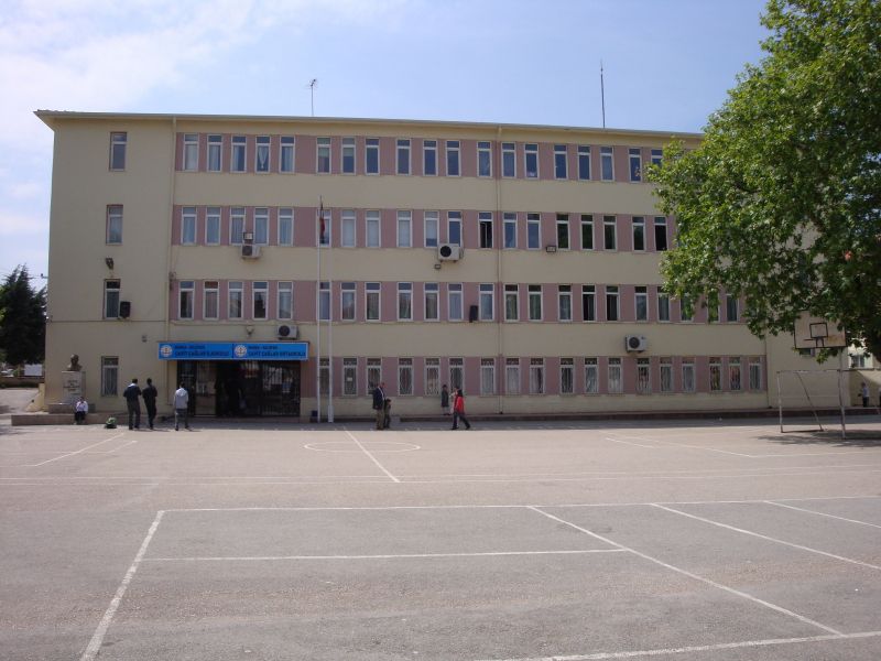 Cavit Çaglar Ortaokulu 