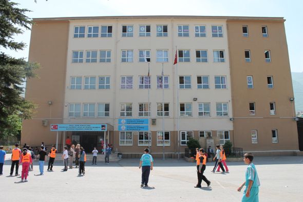 Yunus Emre Ortaokulu 