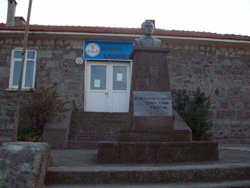 Behram İlkokulu 