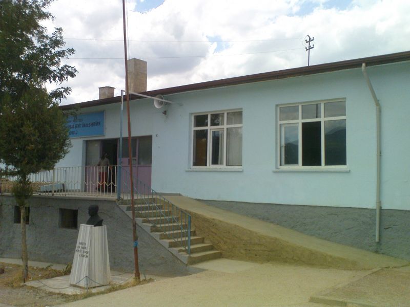 Emirbağ Şehit Ünal Şentürk Ortaokulu 