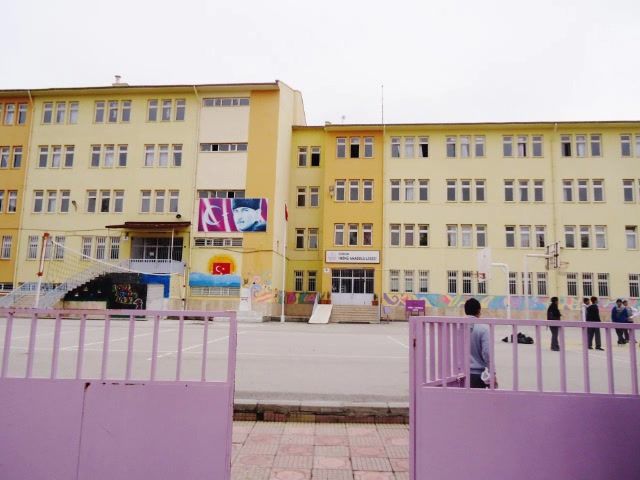 İnönü Anadolu Lisesi 