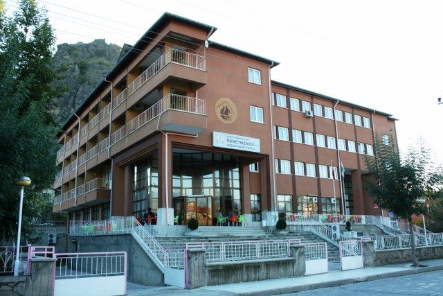 Öğretmen Evi Ve Akşam Sanat Okulu 