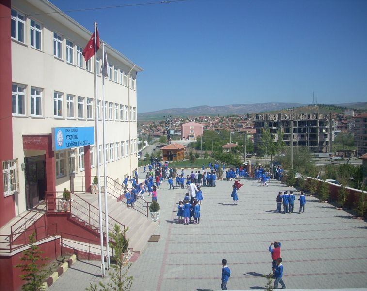 Atatürk İlkokulu 