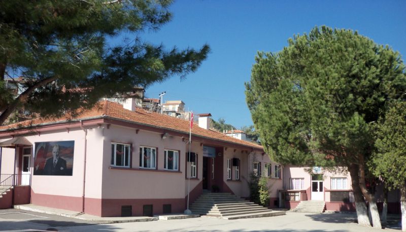 Atatürk İlkokulu 
