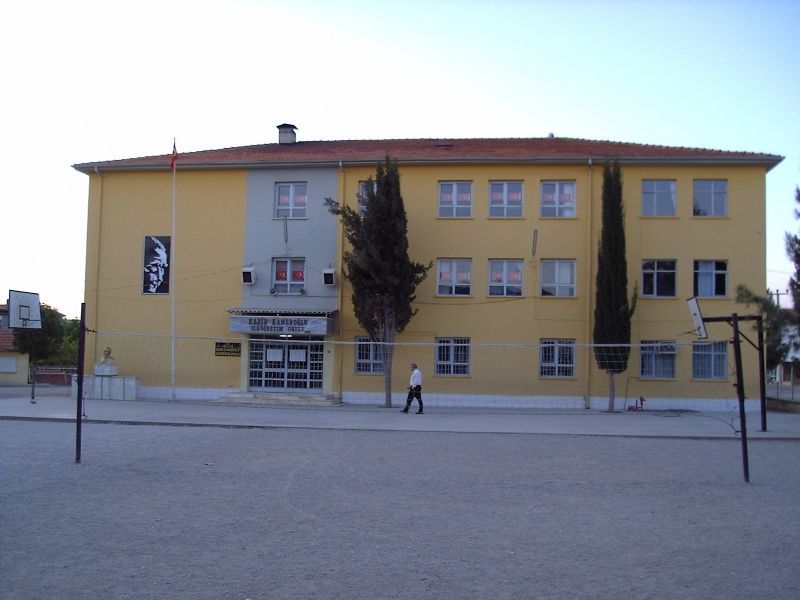 Kadir Kameroğlu İlkokulu 