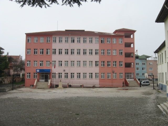 Atatürk İlkokulu 