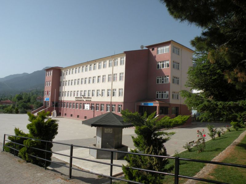 Mustafa Kulaklı Ortaokulu 