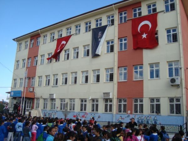 Zehra - Nihat Moralıoğlu Ortaokulu 