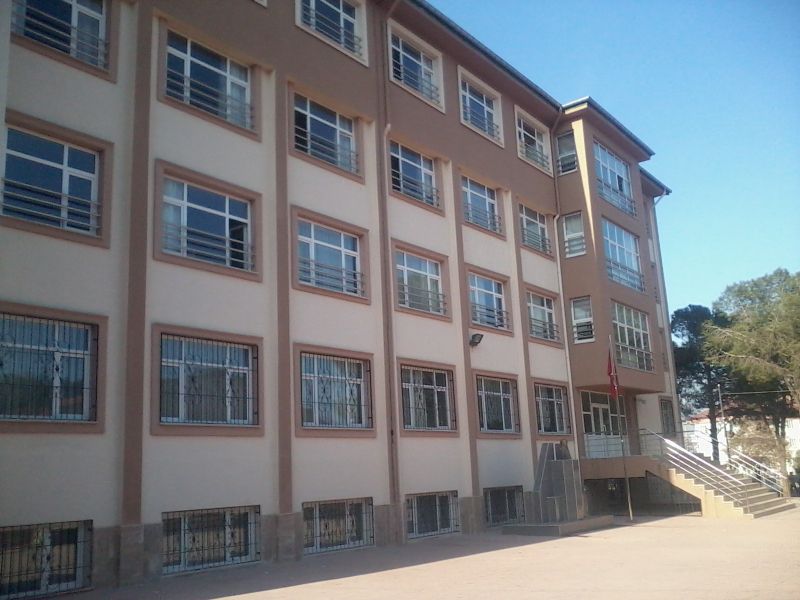 Hüsamettin Kulaklı Ortaokulu 