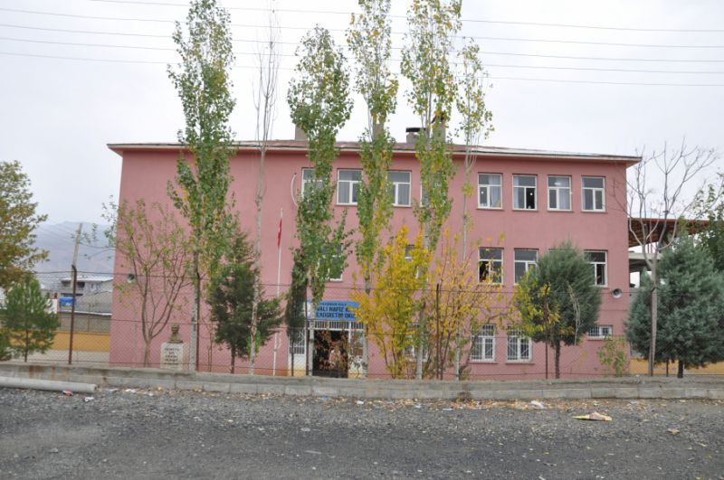 Vali Nafiz Kayalı İlkokulu 