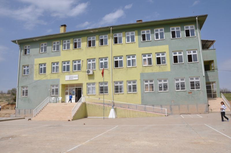 Kayacık Şehit Jandarma Çavuş İsmail Uygun Ortaokulu 