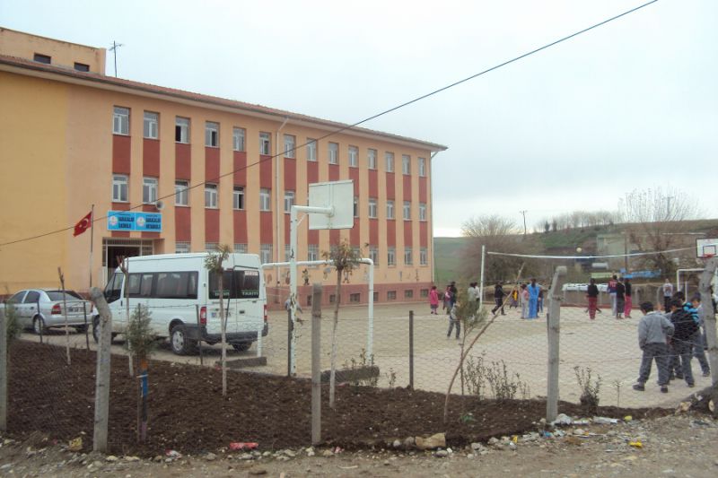 Karacalar İlkokulu 
