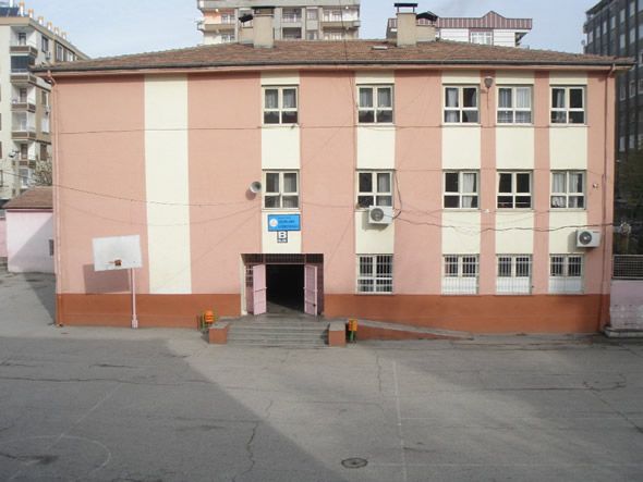Şair Sirri Hanim Ortaokulu 